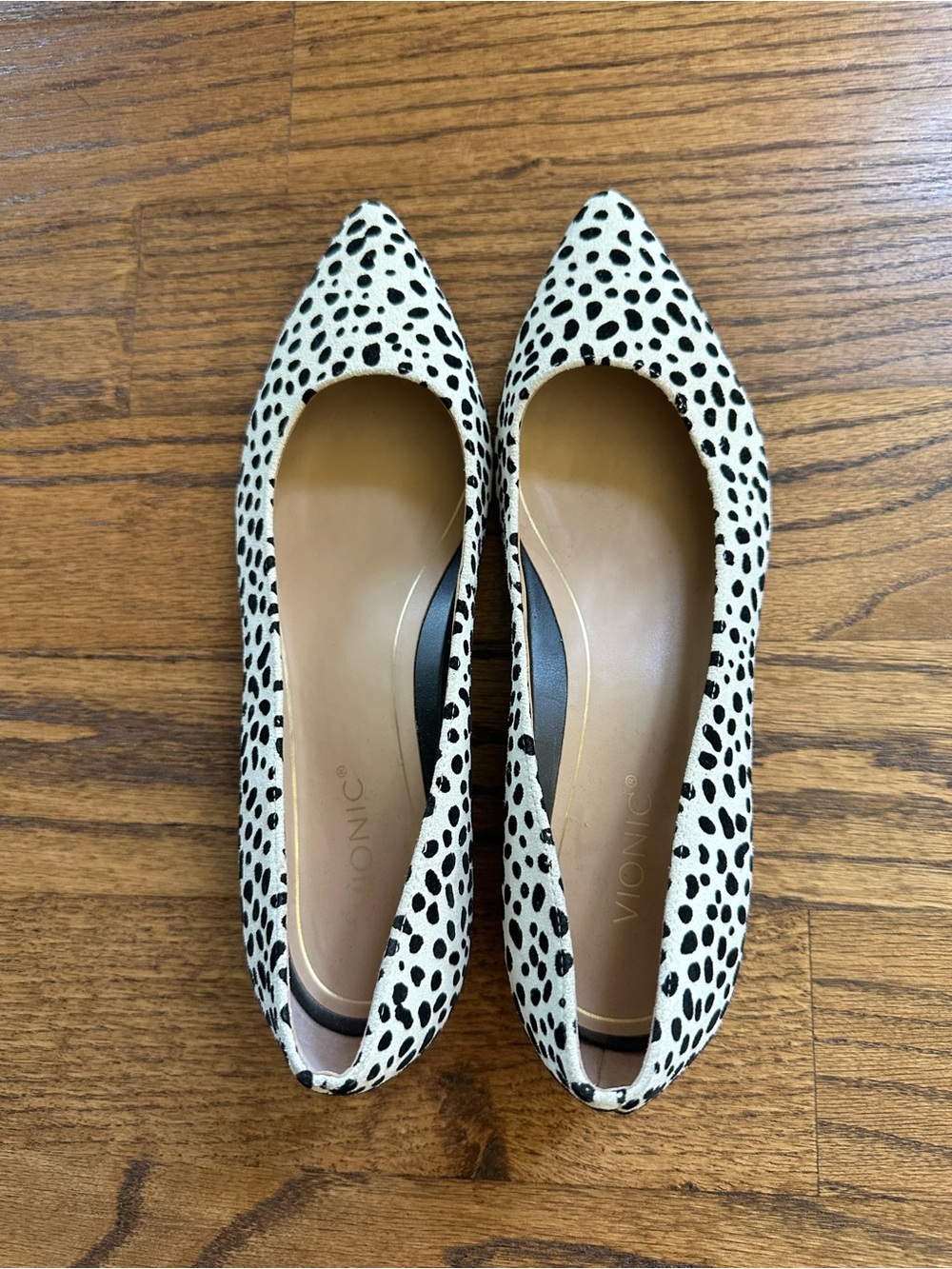 Vionic Lena Spot NWT size 7 Leopard Print Pointed Toe Flats